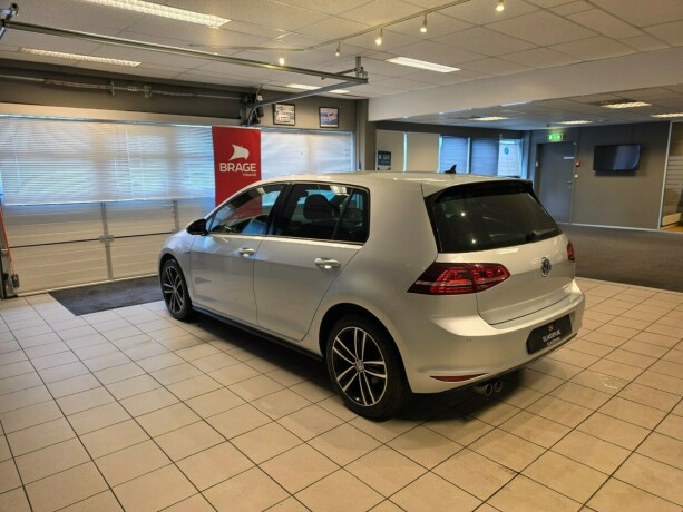 volkswagen-golf-vii-plug-in-petrol-2017-big-6