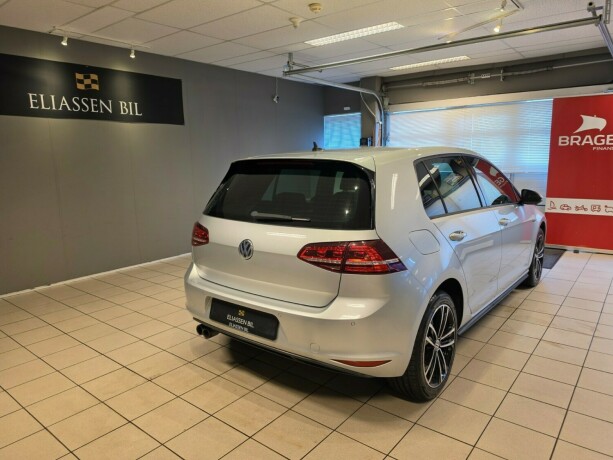 volkswagen-golf-vii-plug-in-petrol-2017-big-5