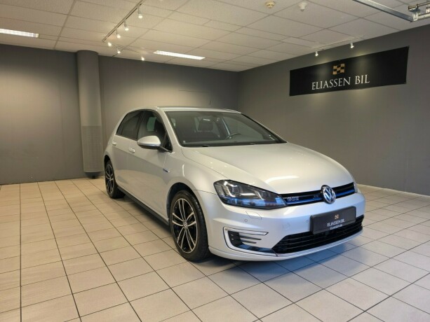 volkswagen-golf-vii-plug-in-petrol-2017-big-10