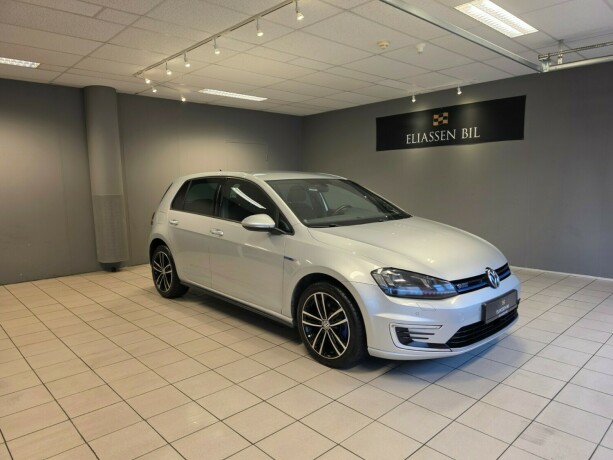volkswagen-golf-vii-plug-in-petrol-2017-big-11