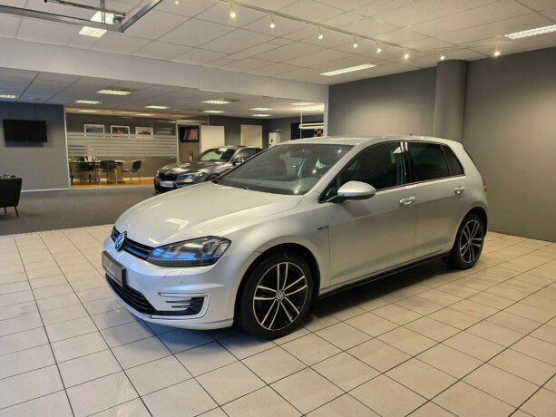 volkswagen-golf-vii-plug-in-petrol-2017-big-7