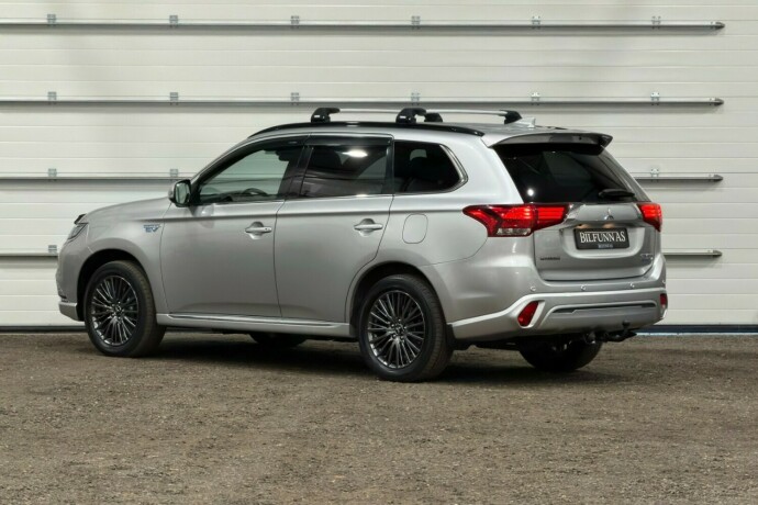 mitsubishi-outlander-elektrisitetbensin-2019-big-3