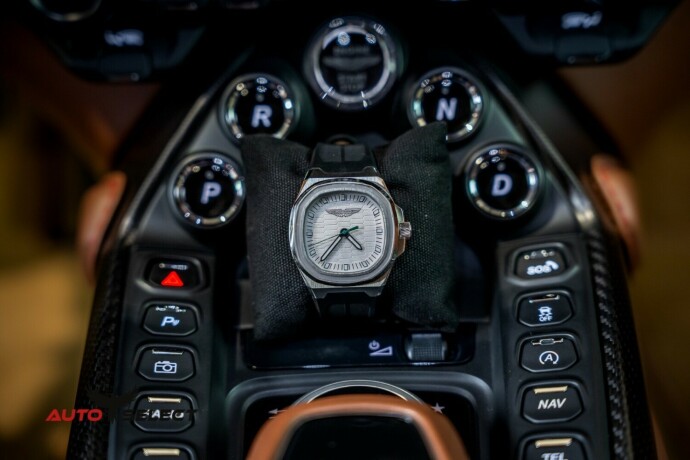 aston-martin-v8-vantage-bensin-2019-big-74
