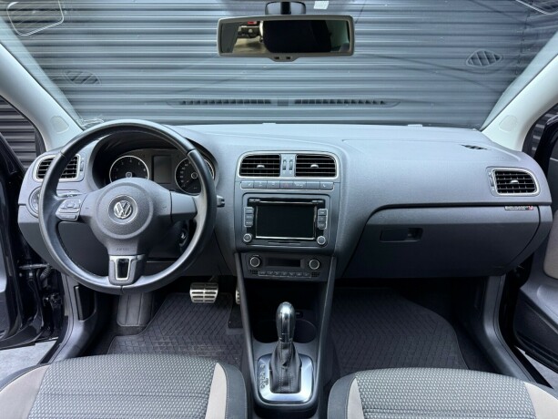 volkswagen-polo-cross-bensin-2014-big-8
