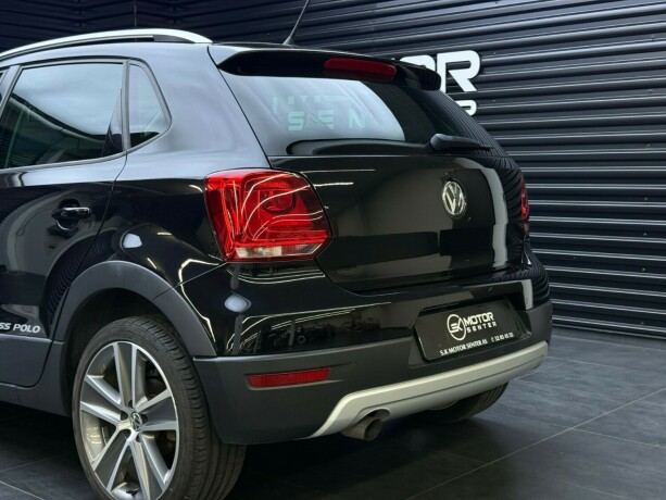 volkswagen-polo-cross-bensin-2014-big-5