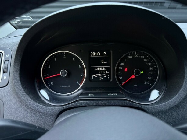 volkswagen-polo-cross-bensin-2014-big-14