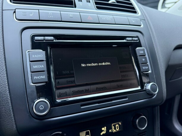 volkswagen-polo-cross-bensin-2014-big-18