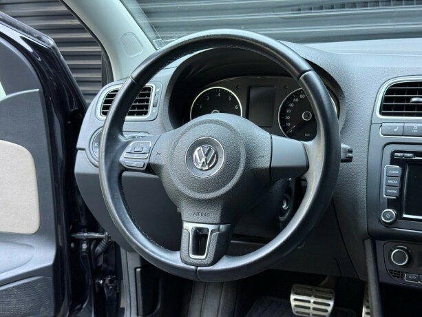 volkswagen-polo-cross-bensin-2014-big-11