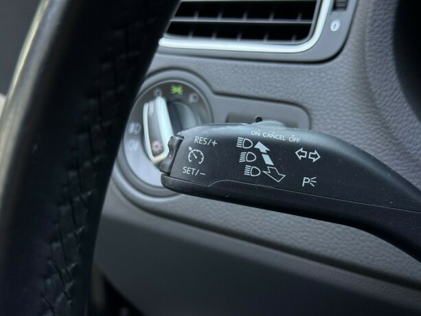 volkswagen-polo-cross-bensin-2014-big-13
