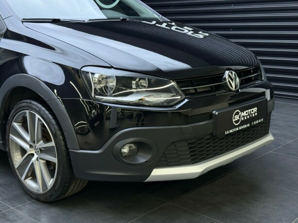 volkswagen-polo-cross-bensin-2014-big-2