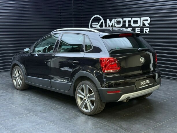 volkswagen-polo-cross-bensin-2014-big-1