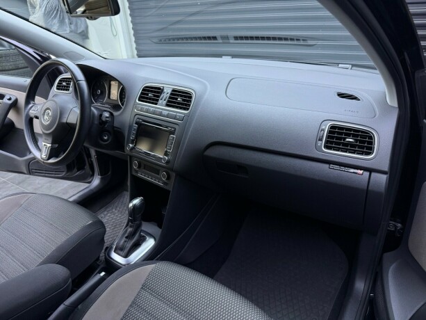 volkswagen-polo-cross-bensin-2014-big-10
