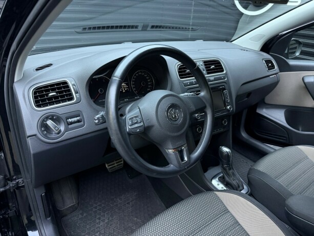 volkswagen-polo-cross-bensin-2014-big-9