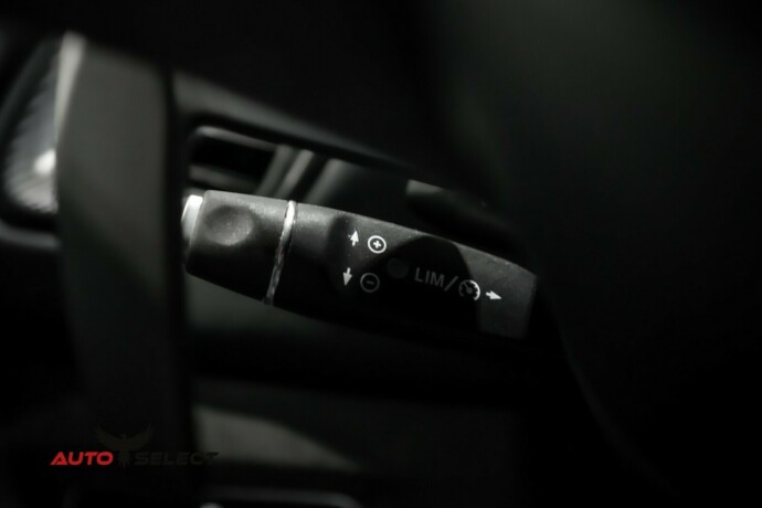 aston-martin-v8-vantage-bensin-2023-big-59