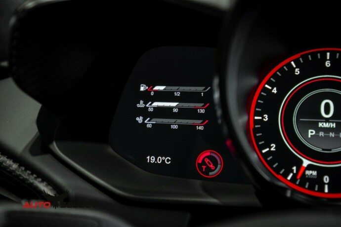 aston-martin-v8-vantage-bensin-2023-big-52