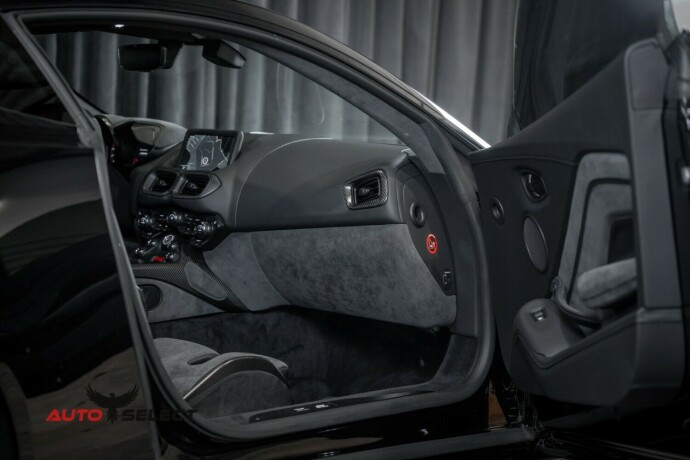 aston-martin-v8-vantage-bensin-2023-big-36