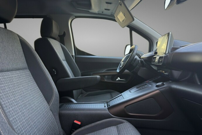 peugeot-e-rifter-elektrisitet-2023-big-11