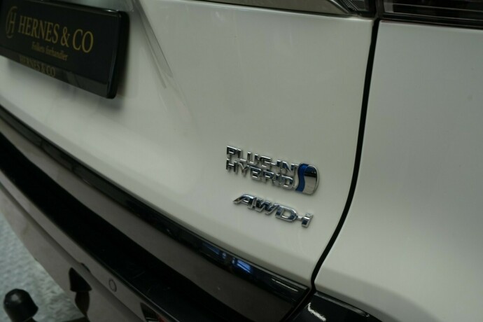 toyota-rav4-elektrisitetbensin-2022-big-10