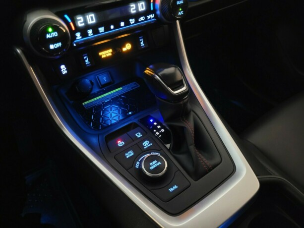 toyota-rav4-plug-in-petrol-2021-big-22