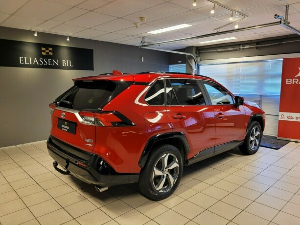 toyota-rav4-plug-in-petrol-2021-big-3