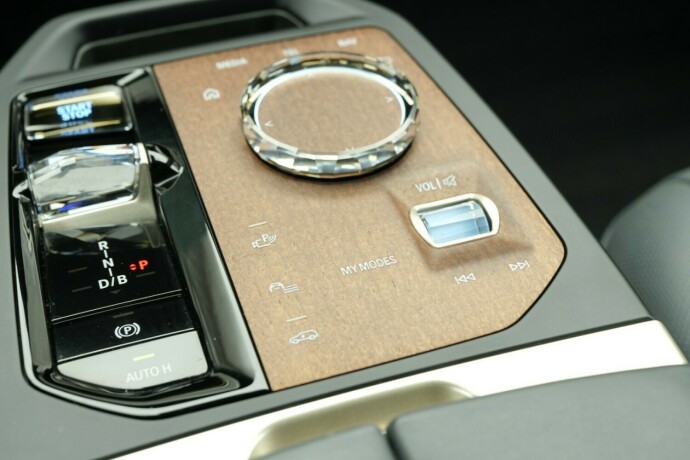 bmw-ix-elektrisitet-2022-big-45