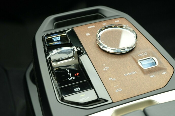 bmw-ix-elektrisitet-2022-big-44