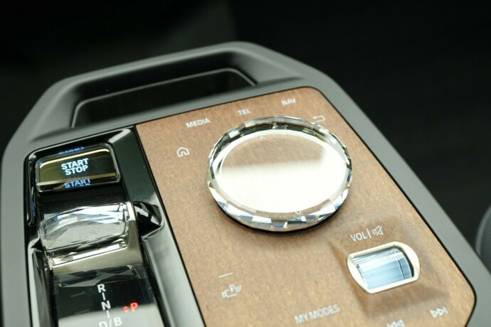 bmw-ix-elektrisitet-2022-big-46