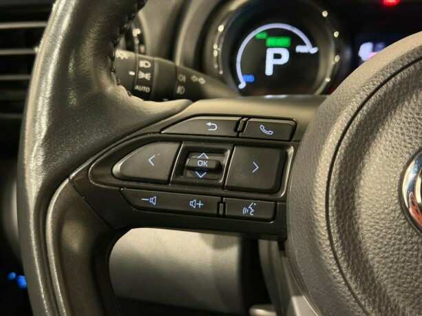 toyota-yaris-elektrisitetbensin-2021-big-14