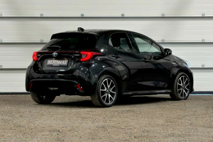 toyota-yaris-elektrisitetbensin-2021-big-2