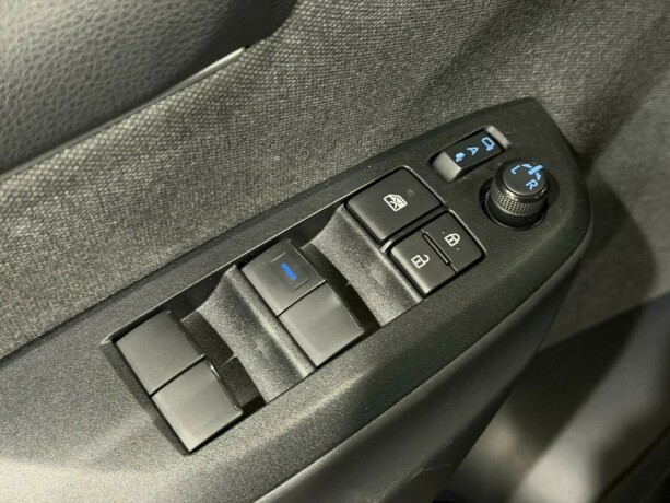 toyota-yaris-elektrisitetbensin-2021-big-21