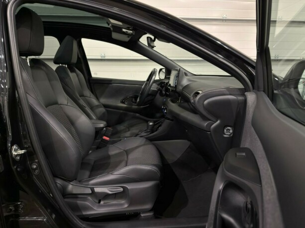 toyota-yaris-elektrisitetbensin-2021-big-8