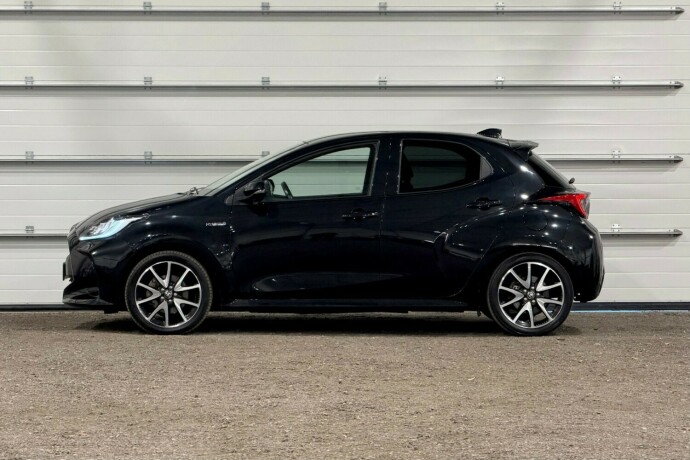 toyota-yaris-elektrisitetbensin-2021-big-4