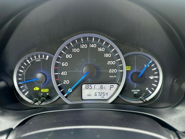 toyota-yaris-elektrisitetbensin-2013-big-28