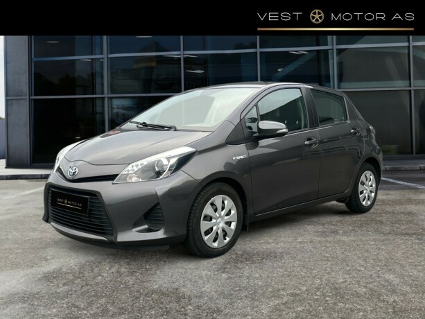 toyota-yaris-elektrisitetbensin-2013-big-2