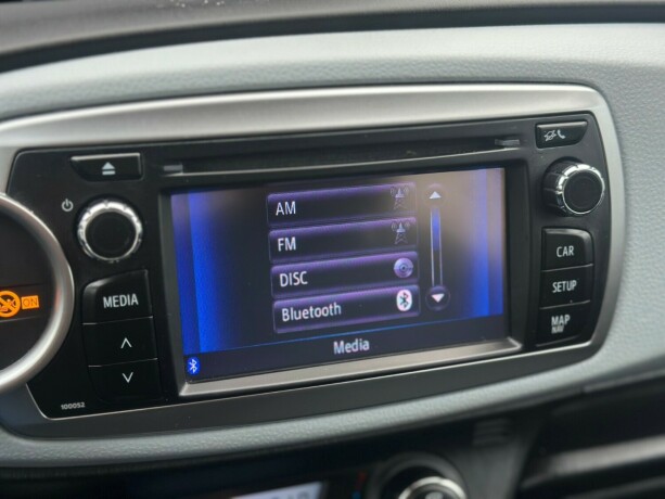 toyota-yaris-elektrisitetbensin-2013-big-22
