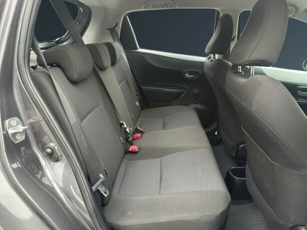 toyota-yaris-elektrisitetbensin-2013-big-14