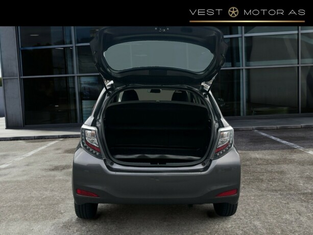 toyota-yaris-elektrisitetbensin-2013-big-6