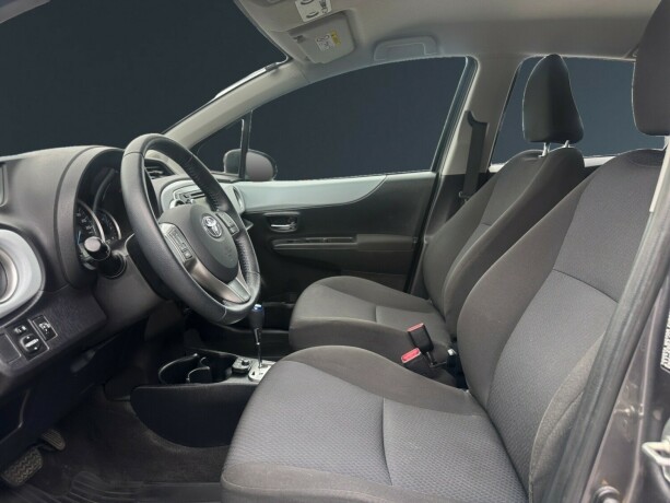 toyota-yaris-elektrisitetbensin-2013-big-8