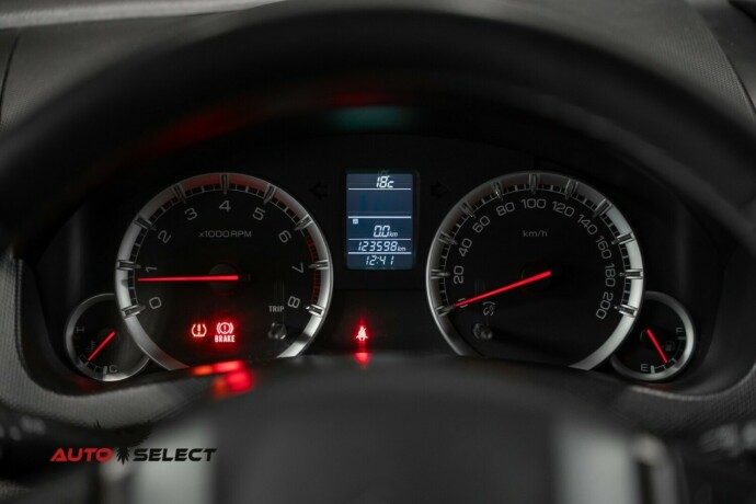 suzuki-swift-bensin-2015-big-27