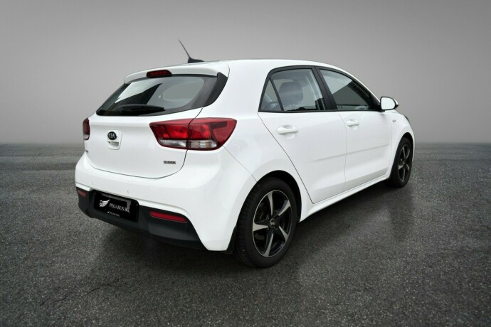 kia-rio-bensin-2018-big-3