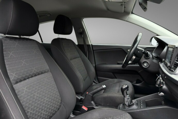 kia-rio-bensin-2018-big-10