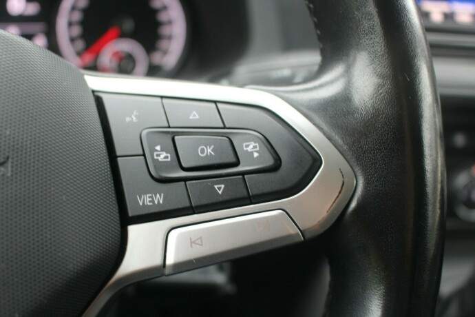 volkswagen-transporter-diesel-2021-big-16