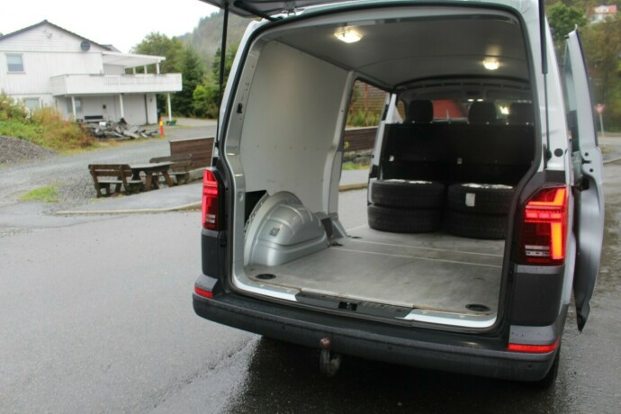 volkswagen-transporter-diesel-2021-big-7