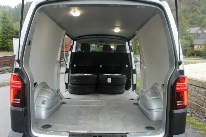 volkswagen-transporter-diesel-2021-big-9