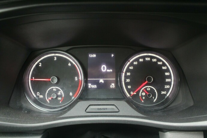 volkswagen-transporter-diesel-2021-big-13