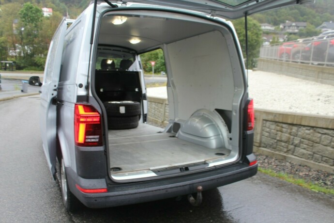 volkswagen-transporter-diesel-2021-big-8