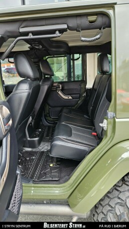 jeep-wrangler-unlimited-bensin-2016-big-17