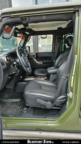 jeep-wrangler-unlimited-bensin-2016-big-11