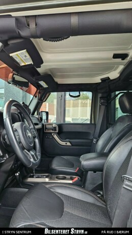 jeep-wrangler-unlimited-bensin-2016-big-12