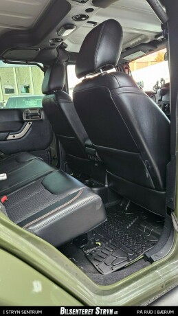 jeep-wrangler-unlimited-bensin-2016-big-18